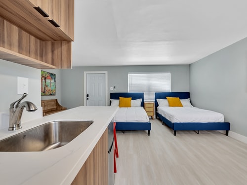 Beachside 1BR in Hollywood | Parking + WiFi 13 Dwell