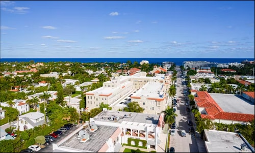 Beachside Palm Beach Condo | Pool & Walk to Sea 18 Dwell