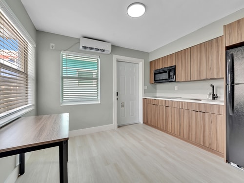 Dania Beach 1BR | Views + WiFi + Parking 13 Dwell