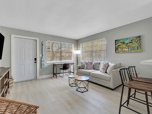 Hollywood Beach 1BR Getaway | WiFi + AC 10 Dwell