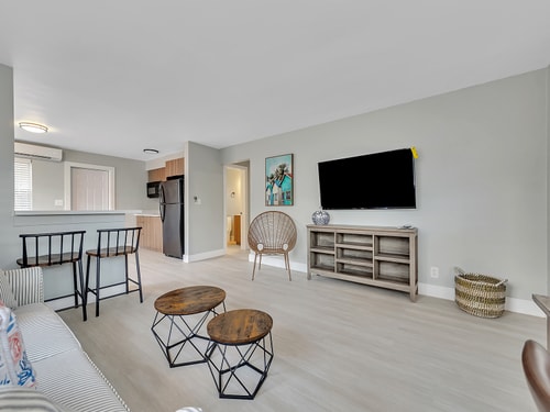 Hollywood Beach 1BR Getaway | WiFi + AC 5 Dwell