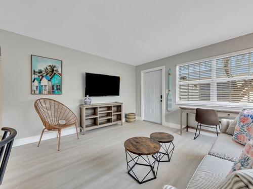 Hollywood Beach 1BR Getaway | WiFi + AC 19 Dwell