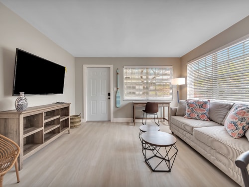 Hollywood Beach 1BR Getaway | WiFi + AC 14 Dwell