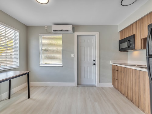 Hollywood Beach 1BR Getaway | WiFi + AC 18 Dwell