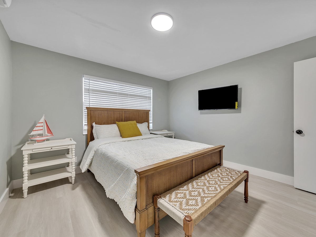 Hollywood Beach 1BR Getaway | WiFi + AC Dwell