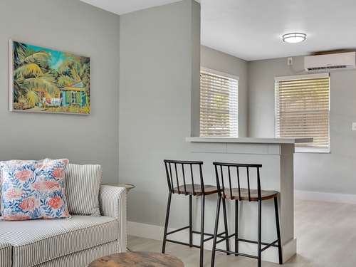 Hollywood Beach 1BR Getaway | WiFi + AC 17 Dwell