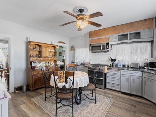 Pet-Friendly Historic 4BR Home in Illinois 3 Dwell