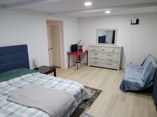 Newport News 4BR | Saltwater Pool & View 30 Dwell