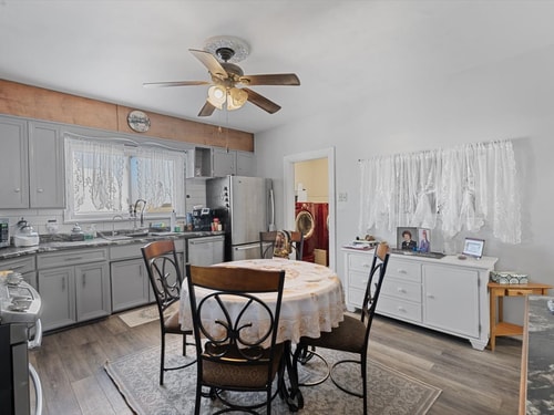 Pet-Friendly Historic 4BR Home in Illinois 5 Dwell