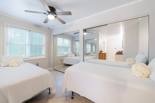 VA Riverfront 4BR | Dock + Kayaks + Games 20 Dwell