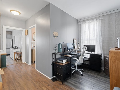 Pet-Friendly Historic 4BR Home in Illinois 16 Dwell