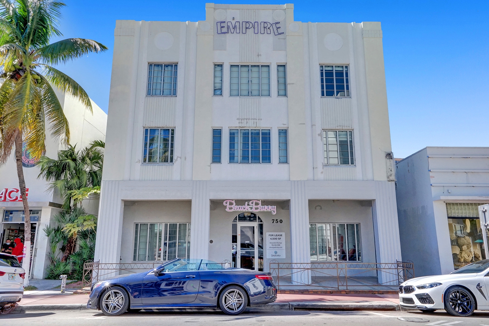 Coastal 2BR Escape | Walk to Beach & 2 Queen Beds Dwell