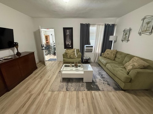 Brickell 2BR Retreat • Patio • Pets OK 14 Dwell