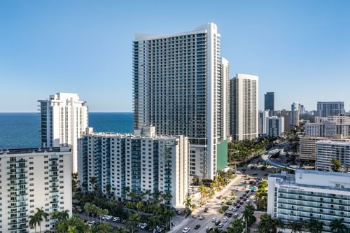 Seaside Penthouse with Pool & Direct Beach Access 42 Dwell
