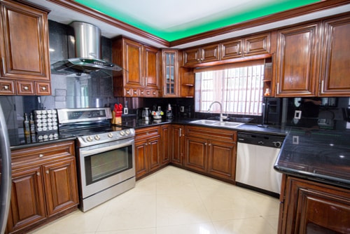 Spacious 5-Bedroom House with Pool in North Miami 3 Dwell