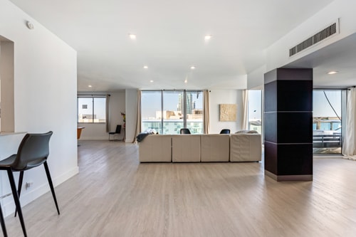 Oceanfront Penthouse with Pool & Beach Access 21 Dwell