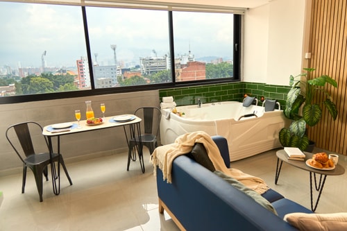 Rosa Negra Luxury Suite w/ Jacuzzi Near Stadium 5 Dwell