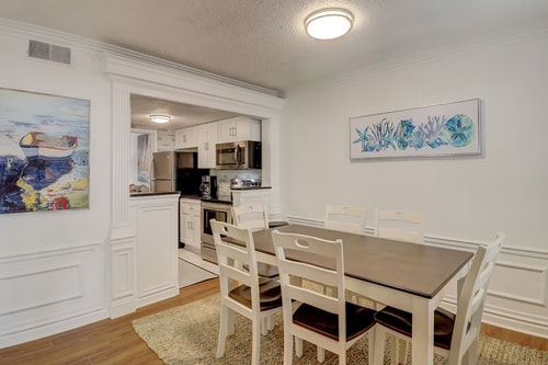 Hilton Head 2BR Townhome | Pool Access 1 Dwell