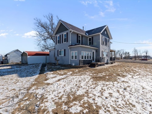 Pet-Friendly Historic 4BR Home in Illinois 30 Dwell