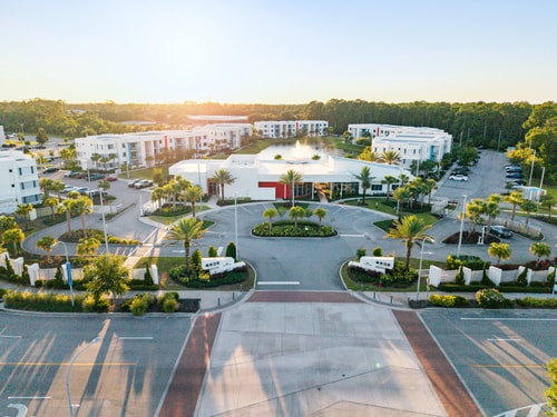 Spacious 3BR | Pool, Gym, Near Beach & Speedway 56 Dwell