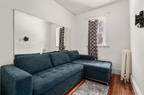 Boston Room w/ AC, W/D & Desk 16 Dwell