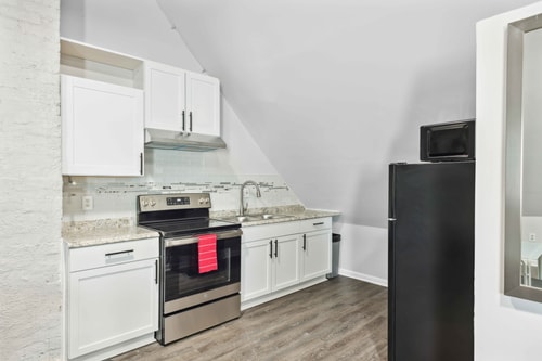Downtown Detroit 2BR | King, WiFi, Parking 9 Dwell