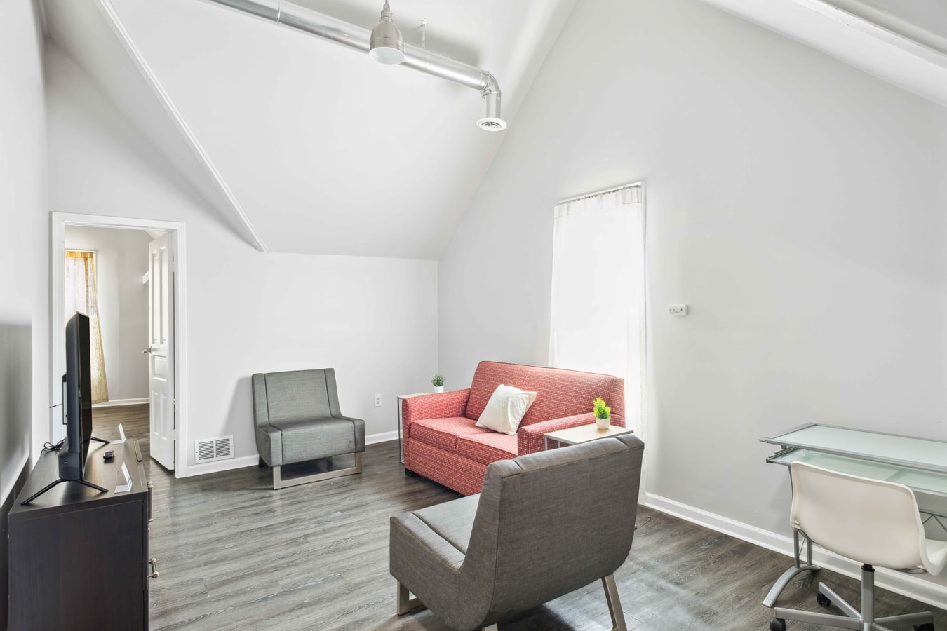 Downtown Detroit 2BR | King, WiFi, Parking Dwell