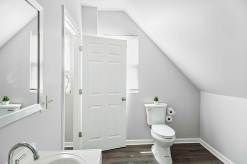 Downtown Detroit 2BR | King, WiFi, Parking 11 Dwell