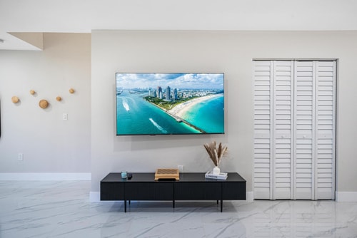 Miami 4BR Family Home | Patio + Parking 4 Dwell