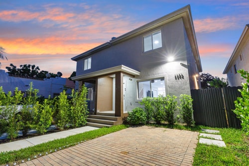 Miami 4BR Family Home | Patio + Parking 5 Dwell