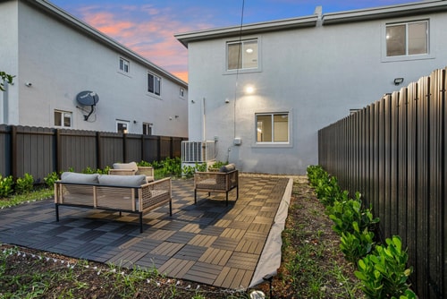 Miami 4BR Family Home | Patio + Parking 40 Dwell