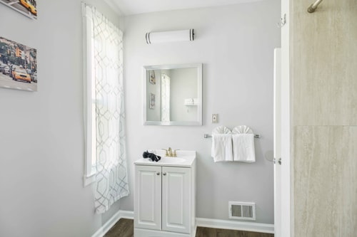 Detroit 3BR Retreat w/ Wi-Fi + Street Parking 14 Dwell