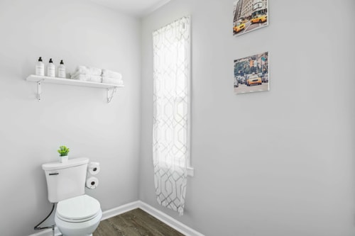 Detroit 3BR Retreat w/ Wi-Fi + Street Parking 16 Dwell