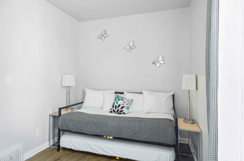 Detroit 3BR Retreat w/ Wi-Fi + Street Parking 18 Dwell