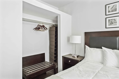 Detroit 3BR Retreat w/ Wi-Fi + Street Parking 17 Dwell