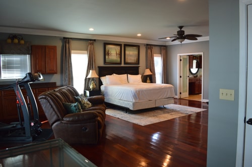 Lake Murray 5BR | Hot Tub + Outdoor Kitchen 21 Dwell