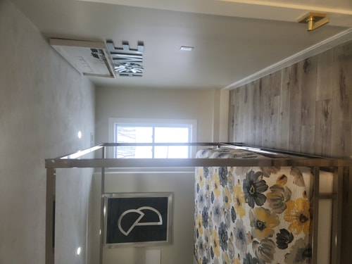 Shrewsbury King Suite | 100in TV + Shower 10 Dwell