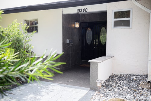 Spacious 5-Bedroom House with Pool in North Miami 53 Dwell