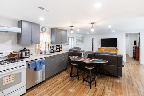 Orange NJ 2BR Duplex | Walk to Train + 2BA 3 Dwell