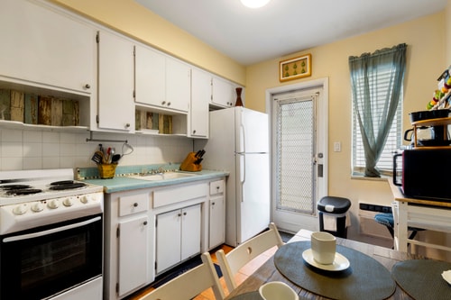 Pet Friendly Stylish Studio in Hollywood 6 Dwell