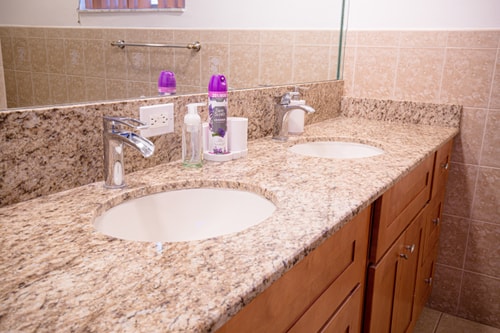 Spacious 5-Bedroom House with Pool in North Miami 37 Dwell