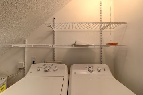 Hilton Head 2BR | 5 Min to Burkes Beach 18 Dwell