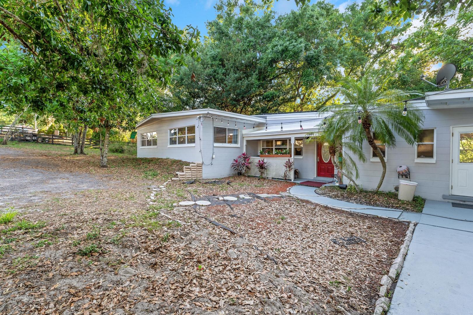 Orlando 3BR | Hot Tub + Parking + Pets Dwell