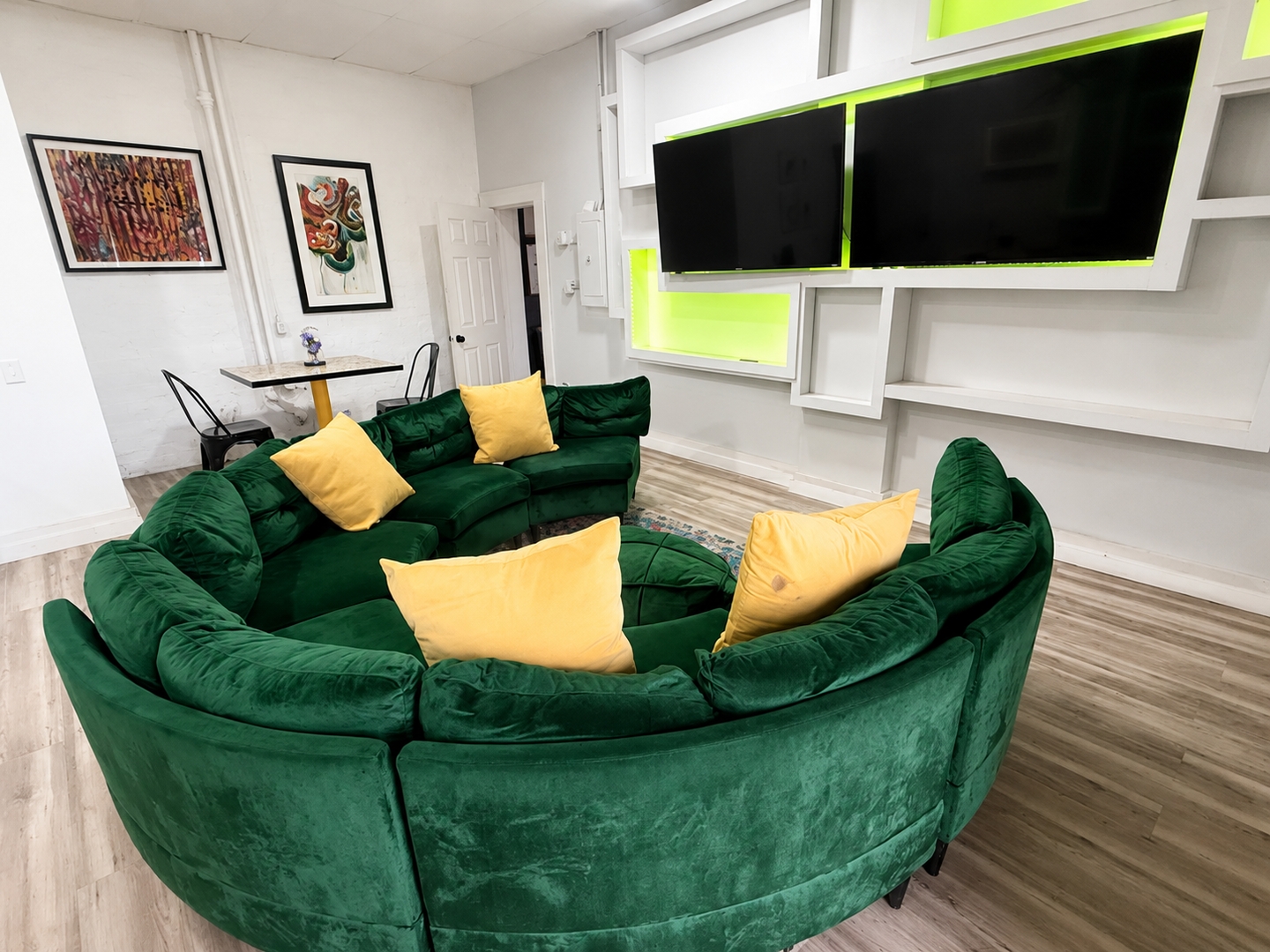 Renovated 5BR Detroit Home | Sleeps 10 Dwell