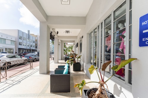 Walk to Beach & Ocean Drive | Pet-Friendly 29 Dwell