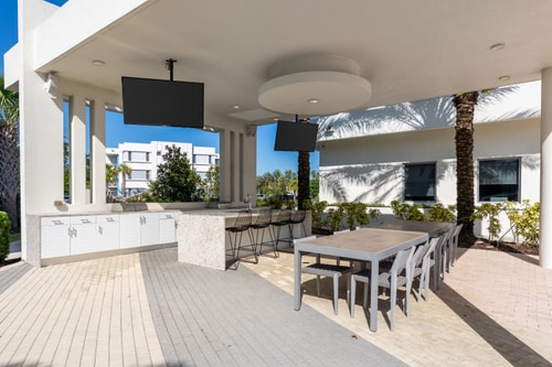 Daytona 2BR | Pool + Free Parking, Pets 60 Dwell