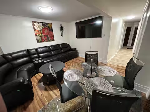 Cozy 2BR in Niagara Falls + Backyard 5 Dwell