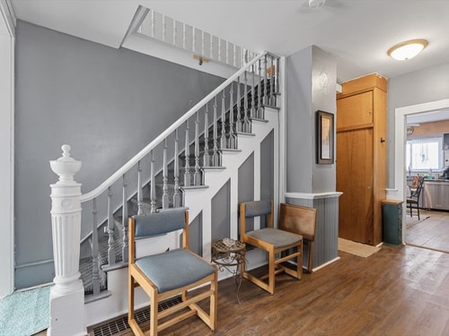 Pet-Friendly Historic 4BR Home in Illinois 17 Dwell