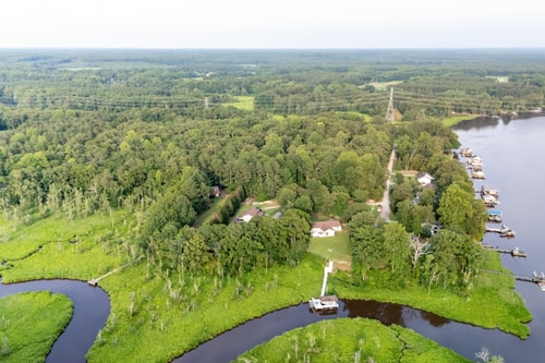 VA Riverfront 4BR | Dock + Kayaks + Games 58 Dwell