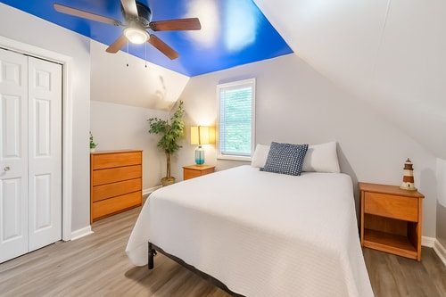 VA Riverfront 4BR | Dock + Kayaks + Games 34 Dwell